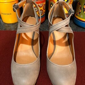 Kenneth Cole Reaction Beige Heels